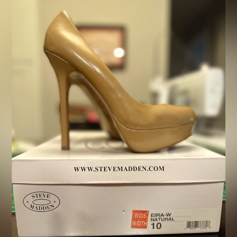 Steve Madden platform toe heels. Eira in natural. Size 10